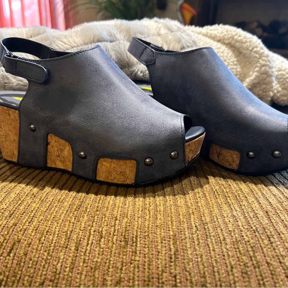 Volatile Wedge NEW without Original Box